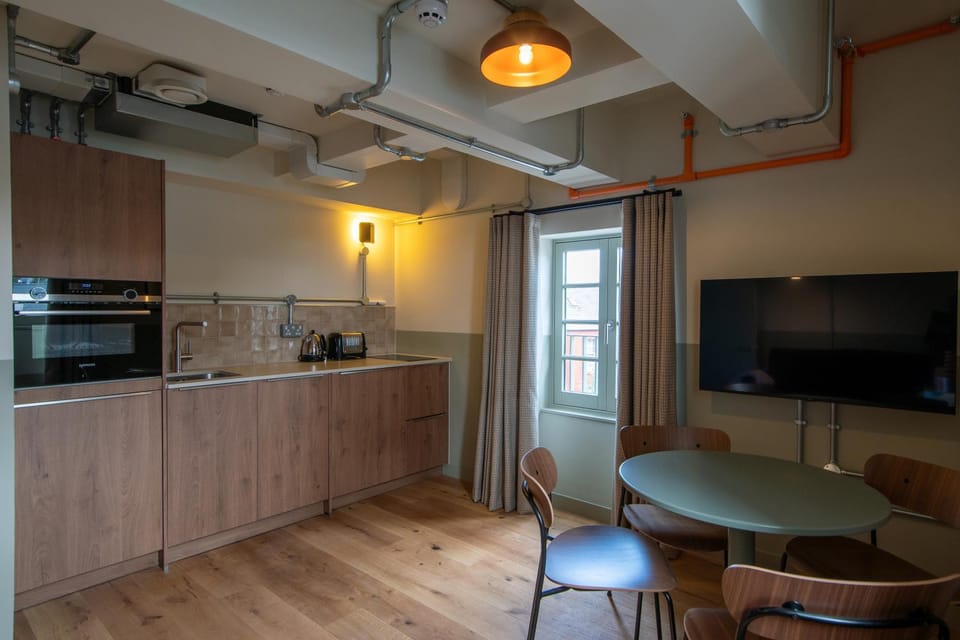 Stay Hush - Royal Mile Apartment in Edinburgh