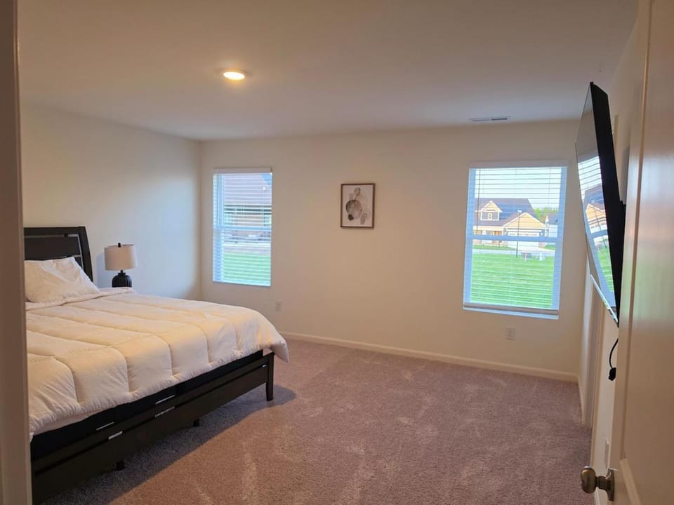 Heart of E-town 5BR Home House in Elizabethtown