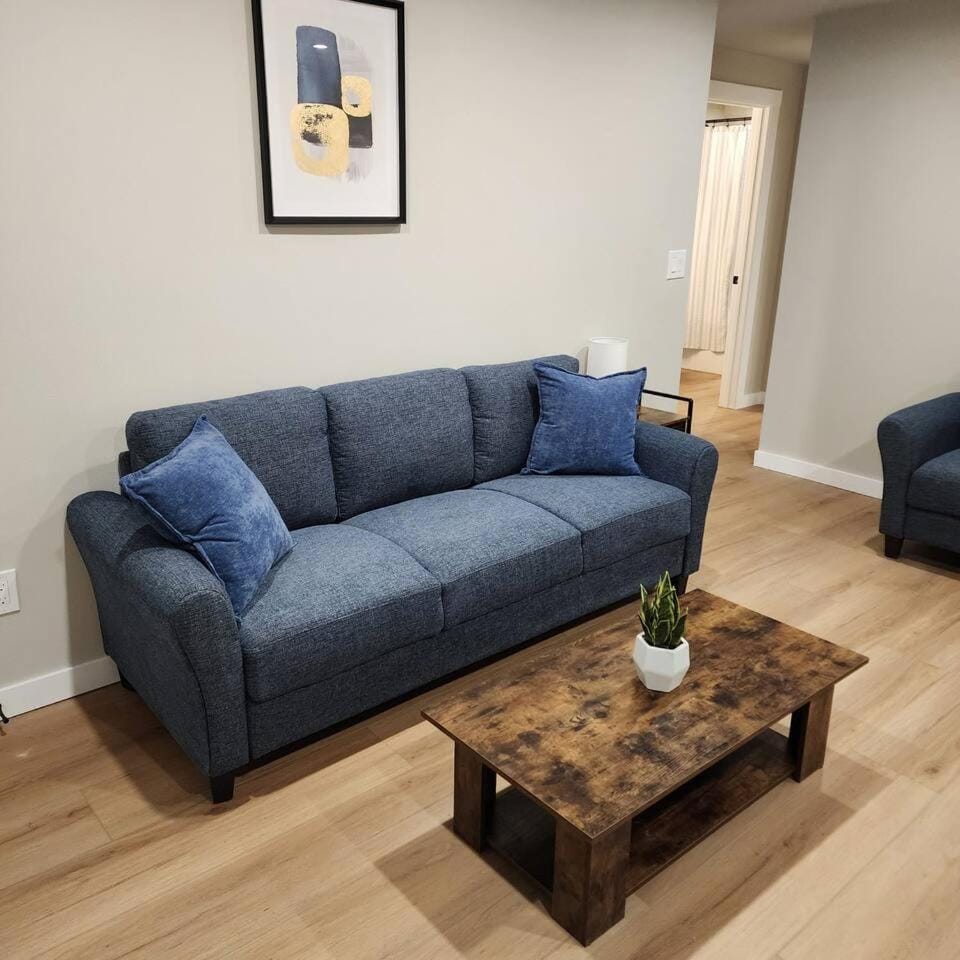 King Bed | Walk to it all! Stadium District Oasis Apartment in Tacoma
