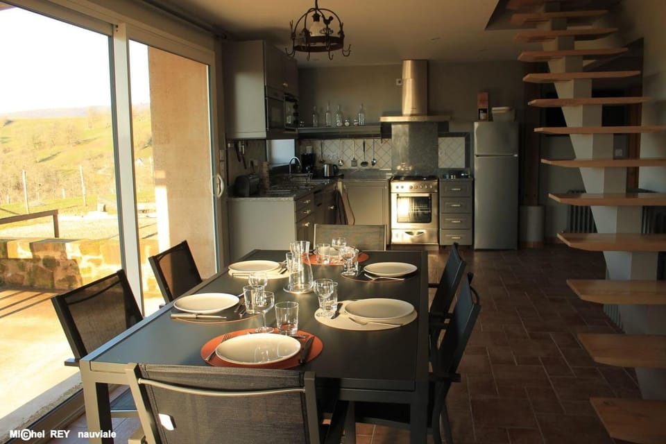 Property building, Kitchen or kitchenette, Living room