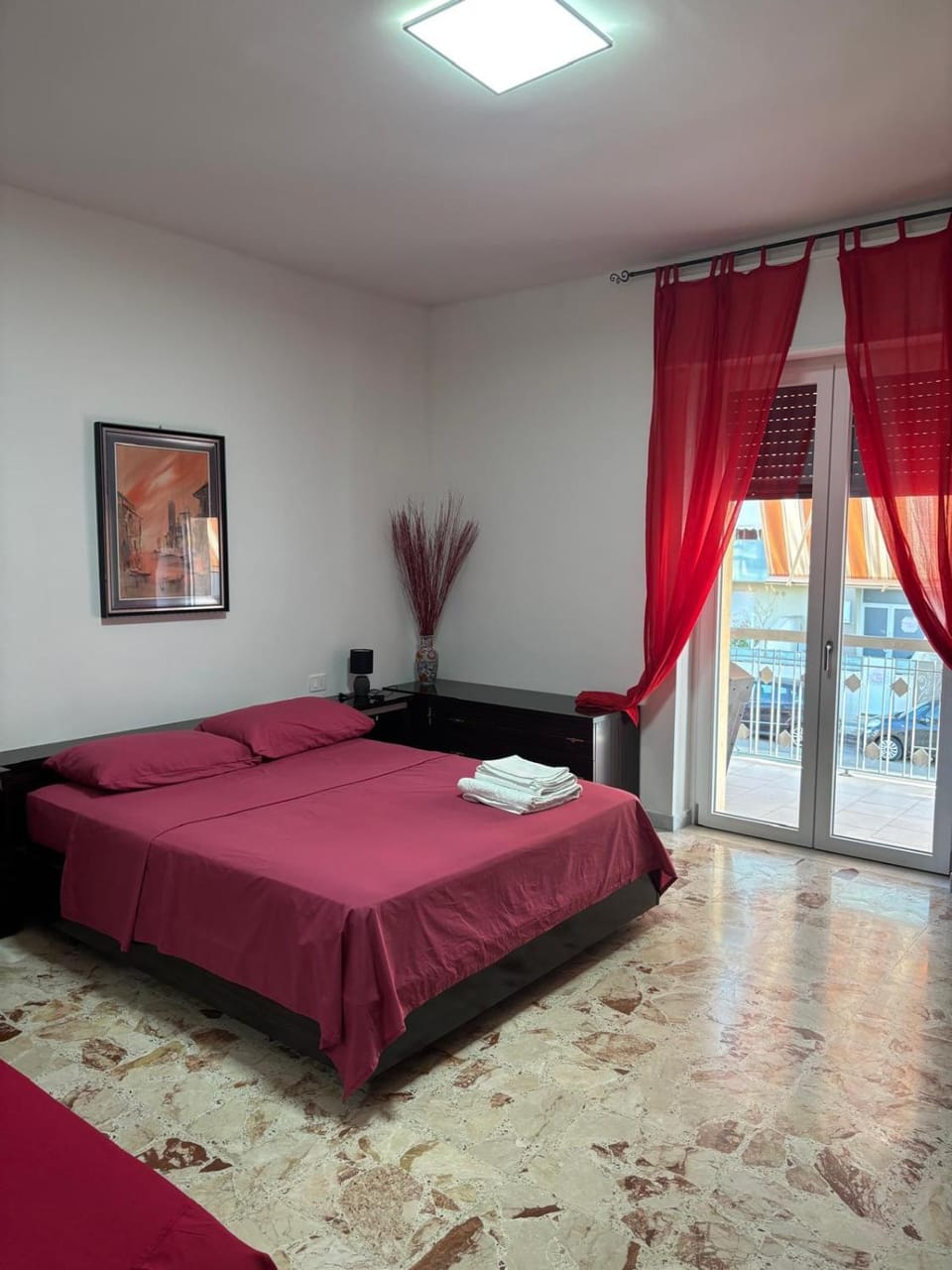 TV and multimedia, Coffee/tea facilities, Balcony/Terrace, Photo of the whole room, Bedroom, Street view, locker, wardrobe, air conditioner