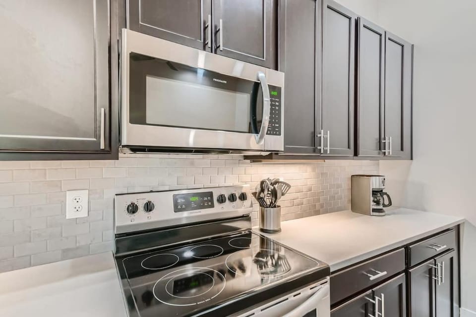 Kitchen or kitchenette, dishwasher, stove, toaster
