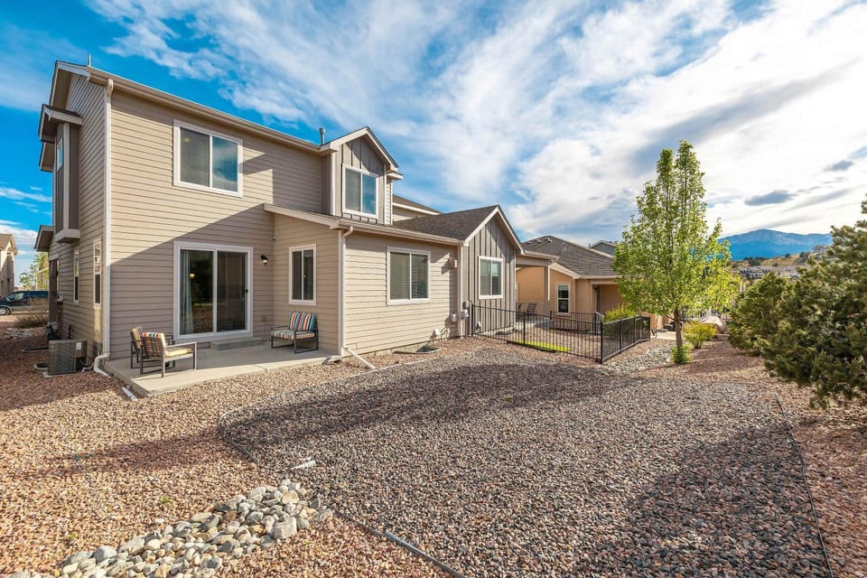 Morning Hollow Pet Friendly Near Garden of Gods House in Colorado Springs