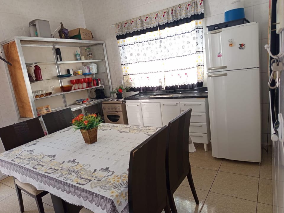 Dining area, oven, stove