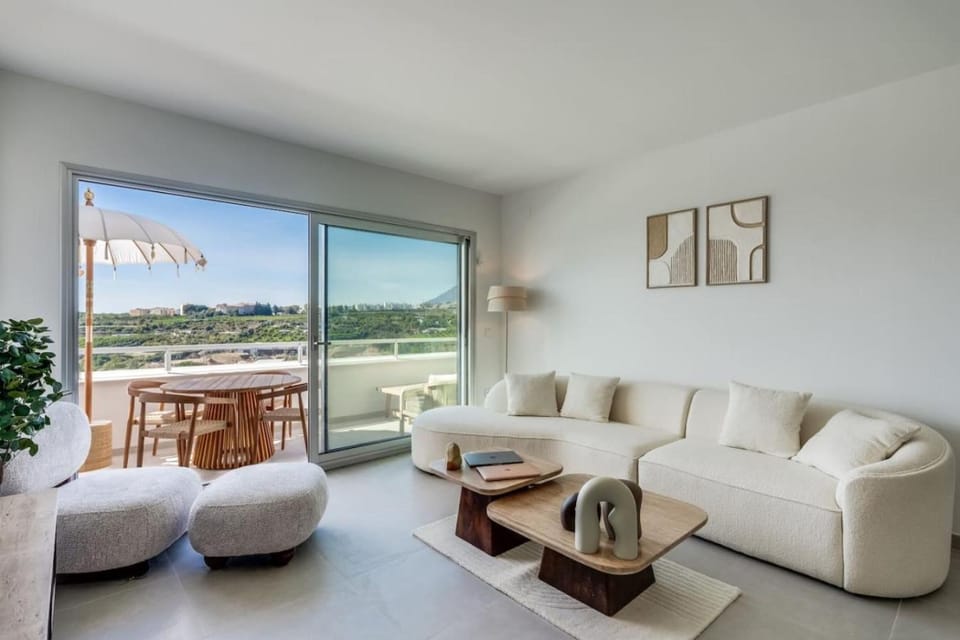 View (from property/room), Balcony/Terrace, Living room, Seating area, Dining area