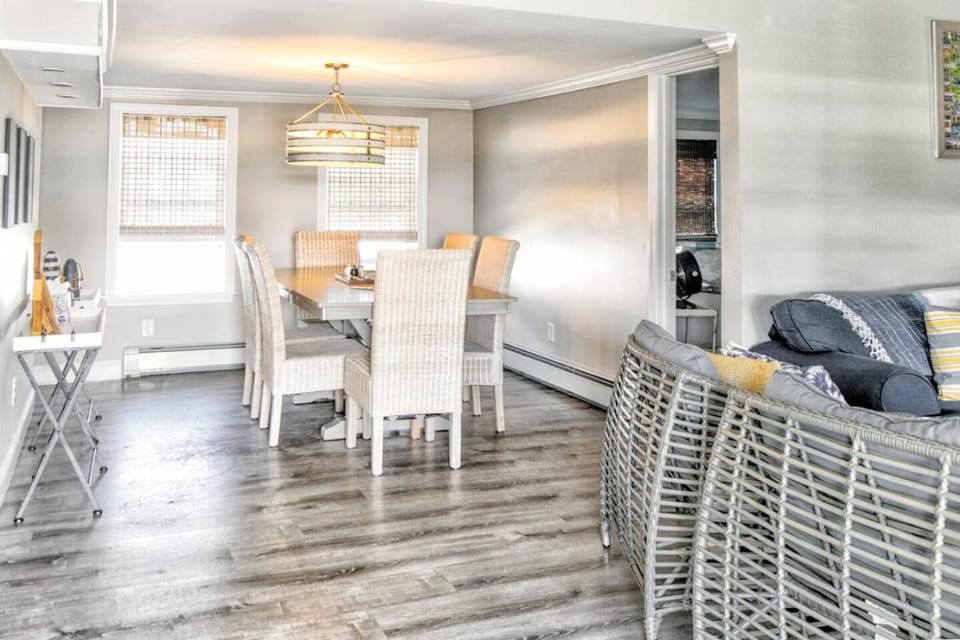 Steps to the Beach Pet Friendly Home House in Hyannis