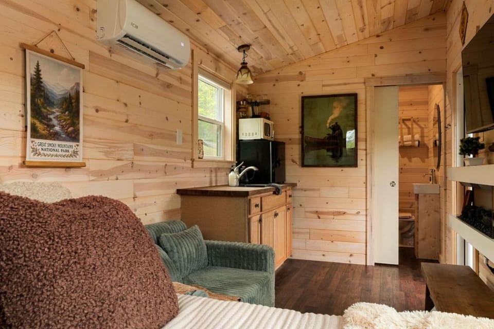 The Bryn - 15 Min To Sylva, Hot Tub and Fire Pit House in Swain County