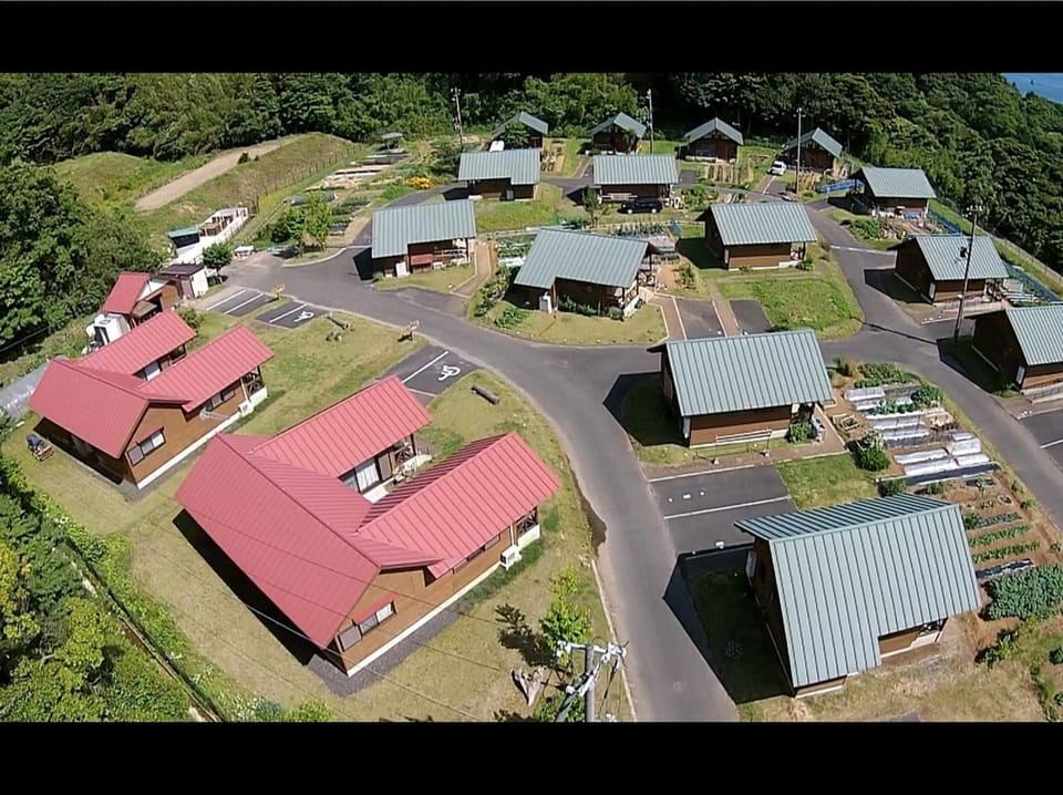 Property building, Off site, Day, Bird's eye view, Summer, On site, Area and facilities, Location