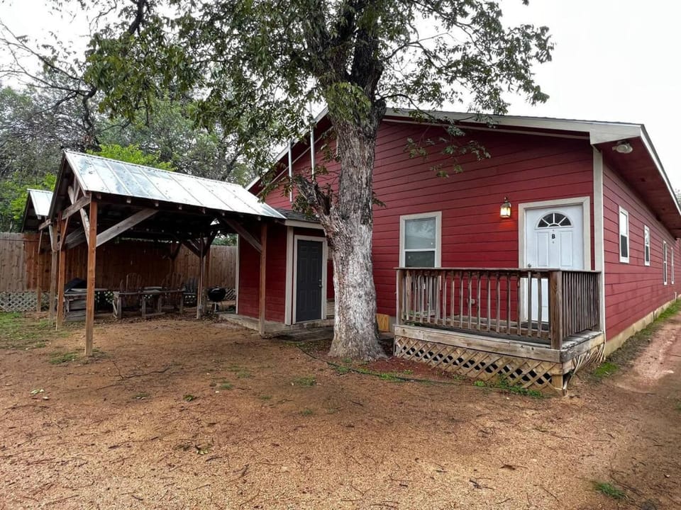 Spacious 3BR 3BA Sleeps 10 5 Min to River Walk House in San Antonio