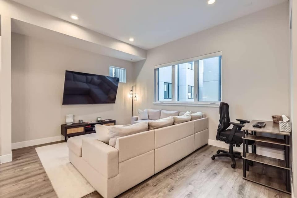 TV and multimedia, Living room, Seating area