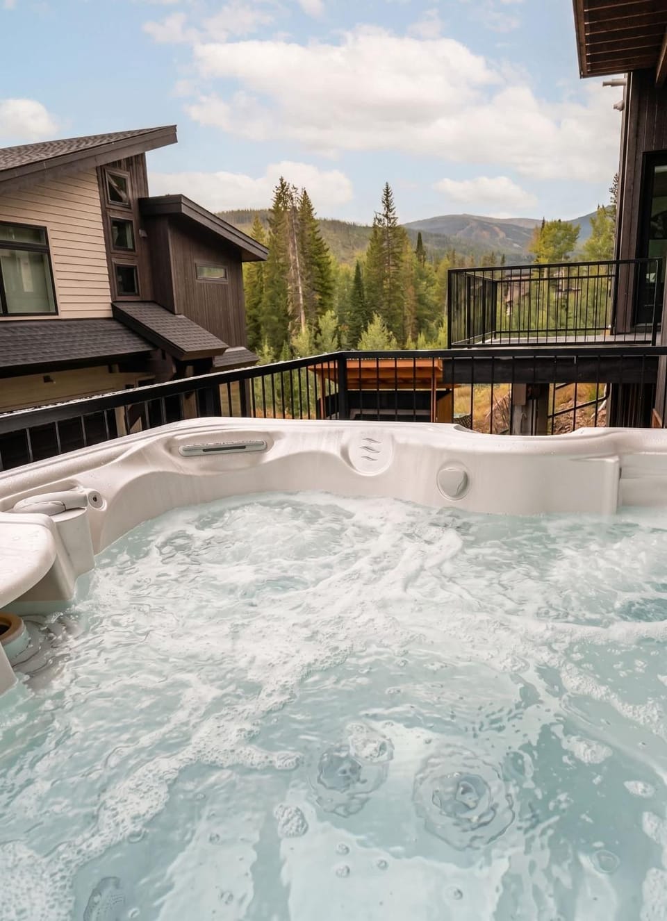 4BR Mountain Escape Family Friendly Sleeps 10 House in Fraser