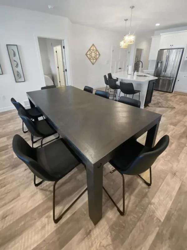 Seating area, Dining area
