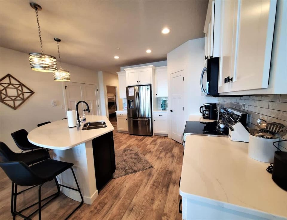 Kitchen or kitchenette, Dining area, dishwasher, oven, stove