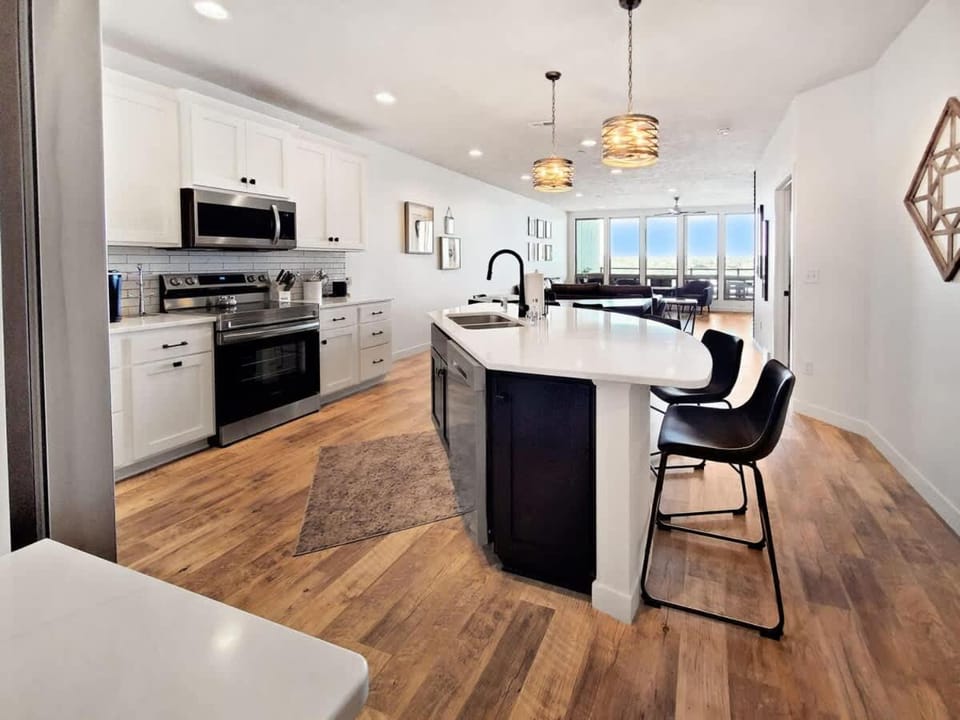 Kitchen or kitchenette, Dining area, dishwasher, oven, stove