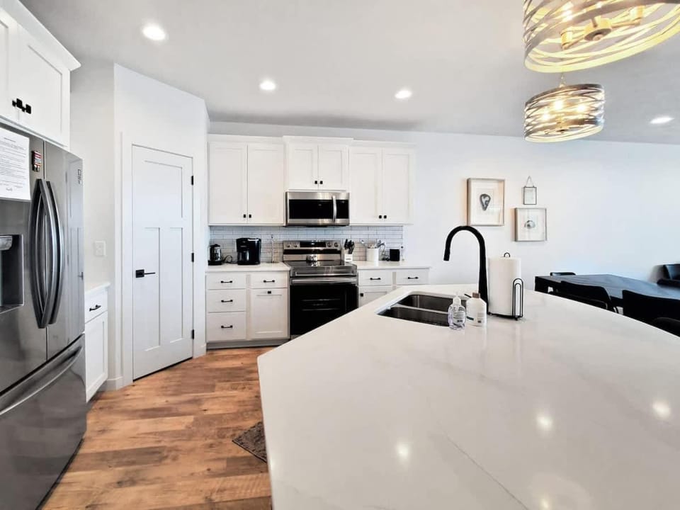 Kitchen or kitchenette, Dining area, dishwasher, oven, stove