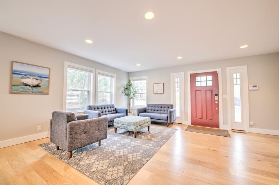 New Listing! 4 Bedroom Home on North Beach! House in South Haven