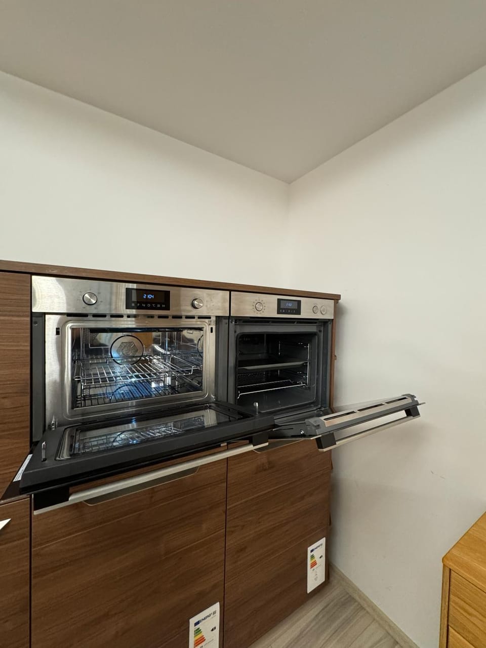 Kitchen or kitchenette, microwave, oven