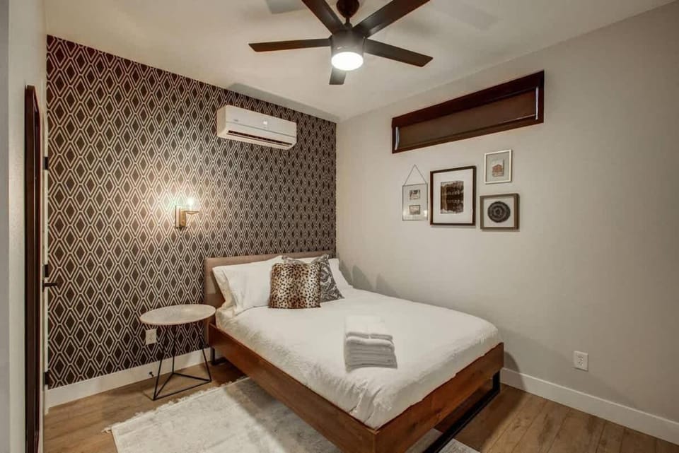 Bed, Photo of the whole room, Bedroom, air conditioner