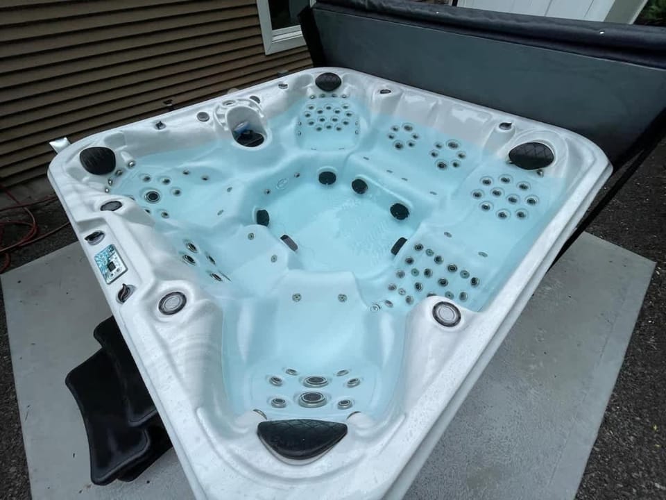 Private Boat Slip LakeFront Hot Tub Skee Ball House in Lake Wallenpaupack