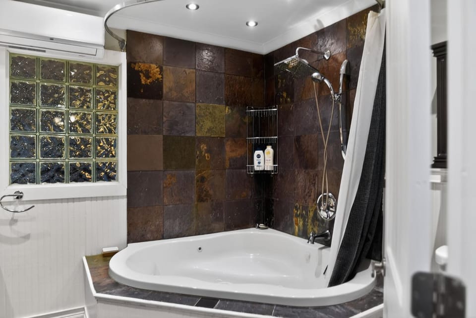 Shower, Bath