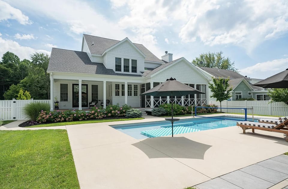 Luxury Retreat - Pool, Hot Tub, Outdoor Kitchen & Fire Pit House in South Haven