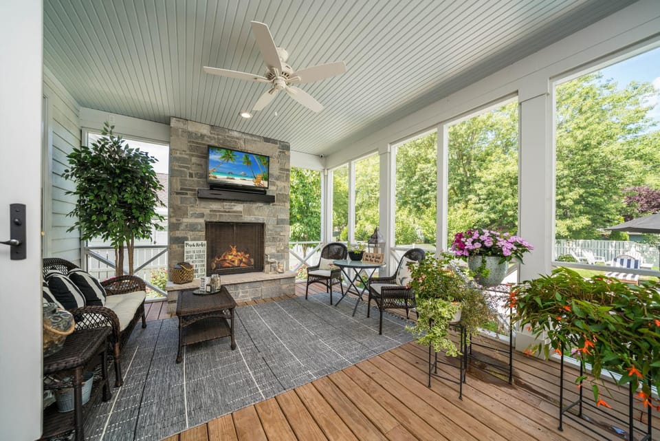 Luxury Retreat - Pool, Hot Tub, Outdoor Kitchen & Fire Pit House in South Haven