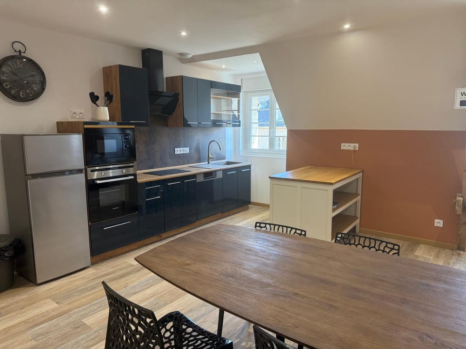 Kitchen or kitchenette, Dining area, dishwasher, oven