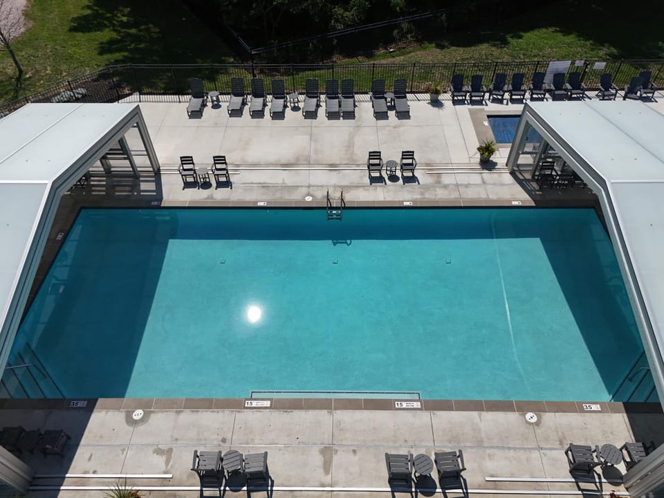 Year Round Pool & Hot Tub, Fire Pit, Clubhouse & Marina House in South Haven