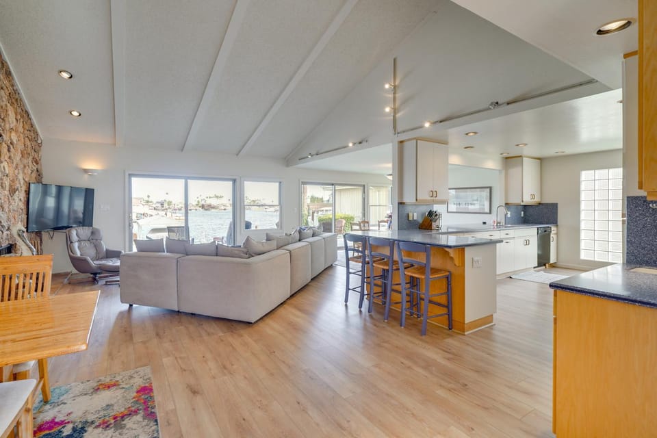 Private Dock + Fire Pit: Discovery Bay Retreat! House in Discovery Bay