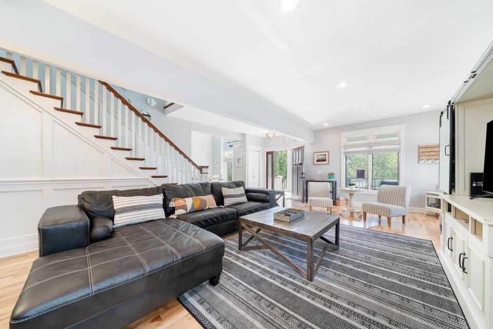 Enjoy North Beach Living - Multiple Patios with Partial Lake Views House in South Haven