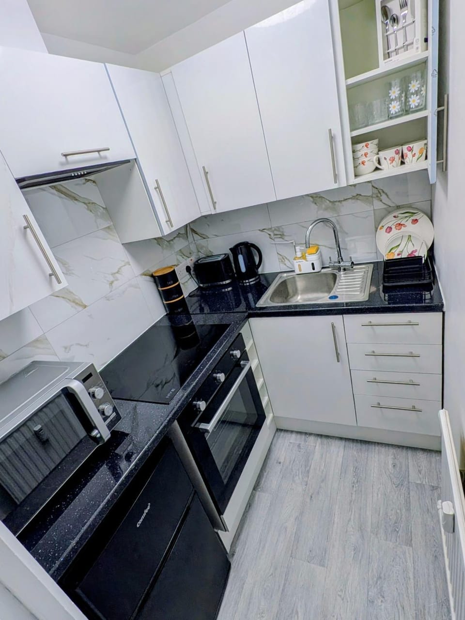 Coffee/tea facilities, Kitchen or kitchenette, oven, toaster