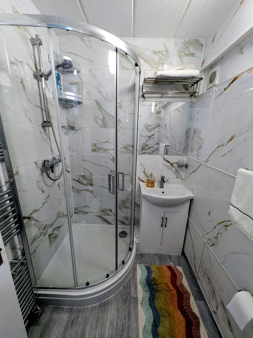 Shower, Bathroom, towels
