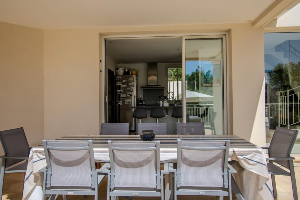 Villa Golfe St-Tropez – Piscine Jacuzzi 200m plage Villa in Grimaud