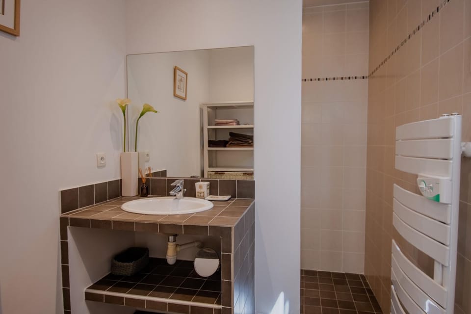 Villa Golfe St-Tropez – Piscine Jacuzzi 200m plage Villa in Grimaud