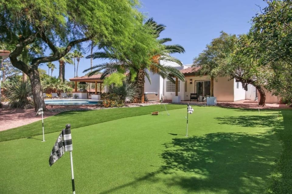 Serene Home Heated Pool & Games House in Paradise Valley