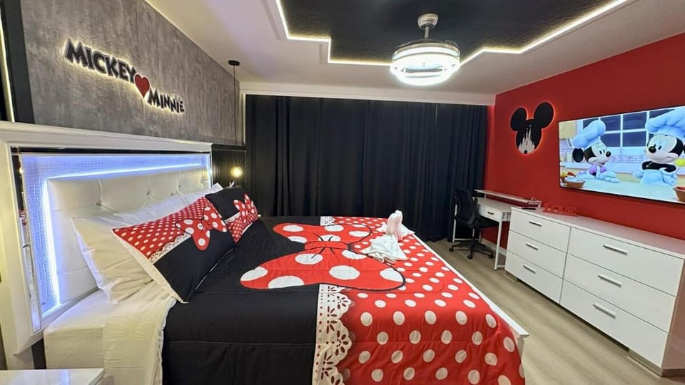 Brand new themed house with pvt pool & game room! House in Four Corners