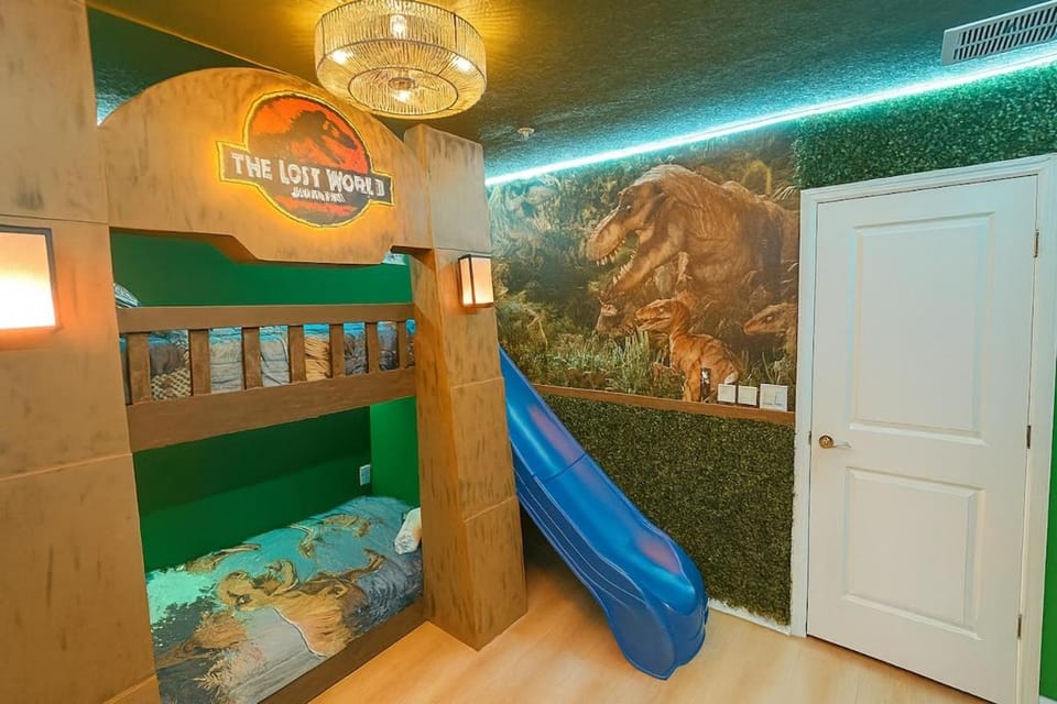 Brand new themed house with pvt pool & game room! House in Four Corners
