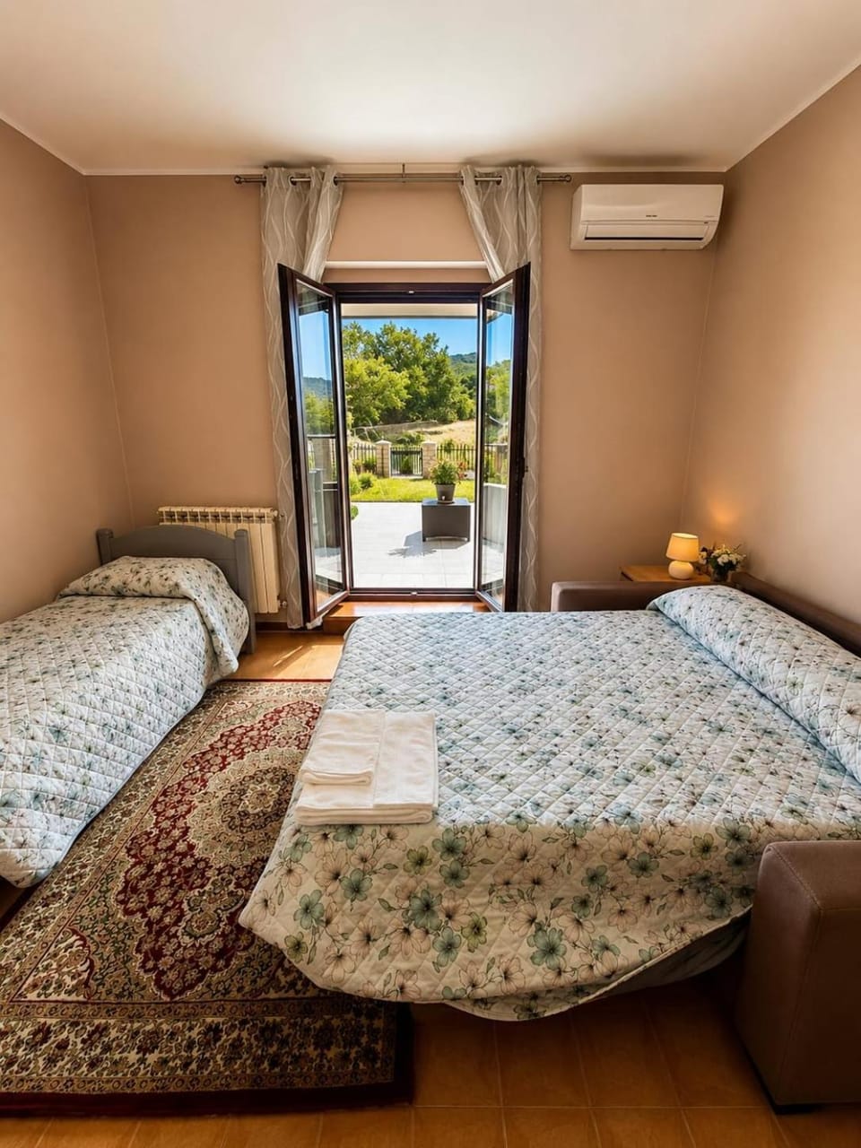 Bed, Bedroom, air conditioner