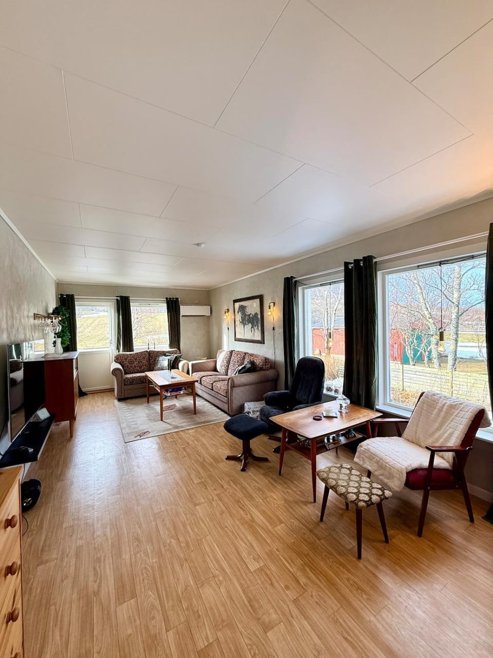 Living room, Seating area
