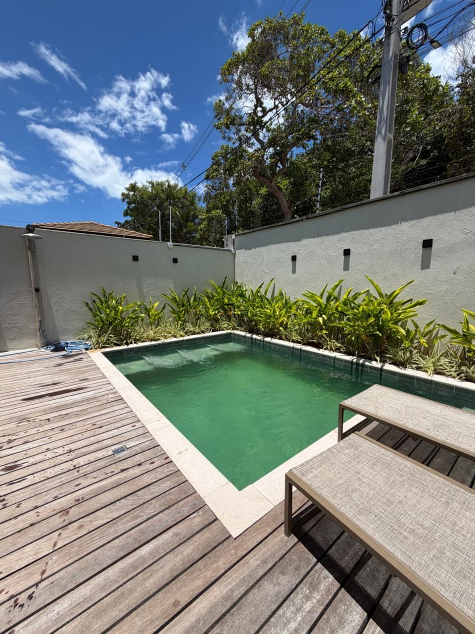 Swimming pool, sunbed