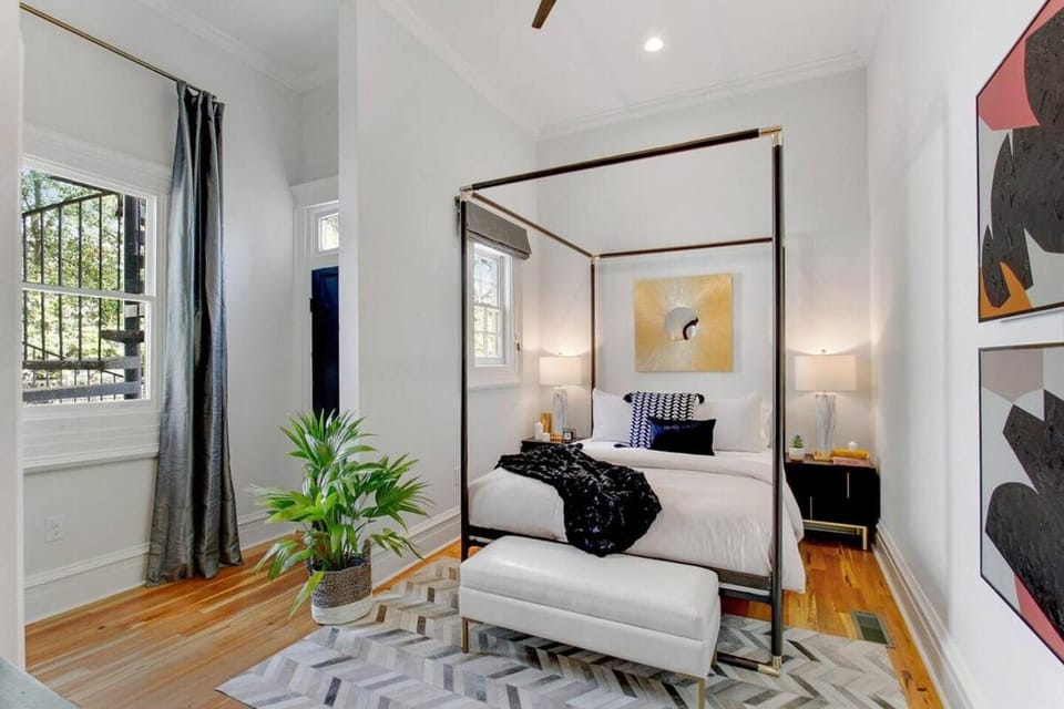 Modern Queen Anne Victorian Home House in Savannah