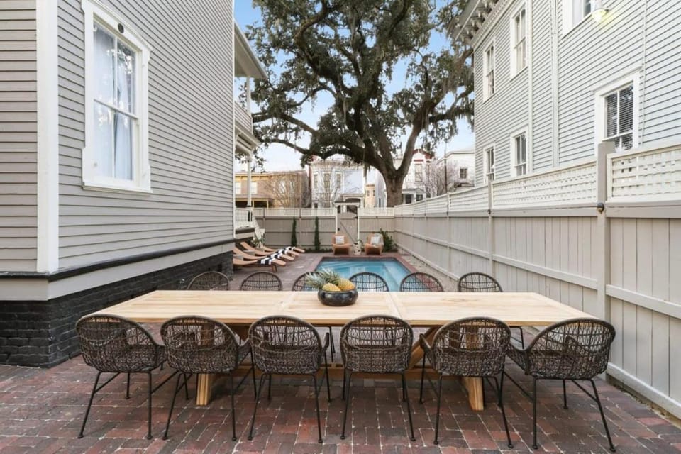 Modern Queen Anne Victorian Home House in Savannah