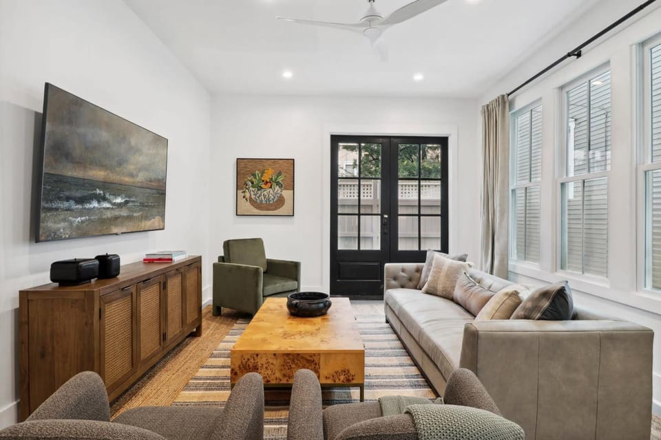 Large Contemporary Savannah Retreat Near Forsyth Park House in Savannah