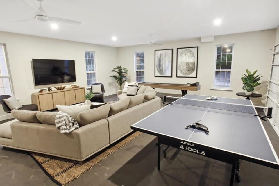 Serene Lake Retreat Pool & Game Room House in Wilmington Island