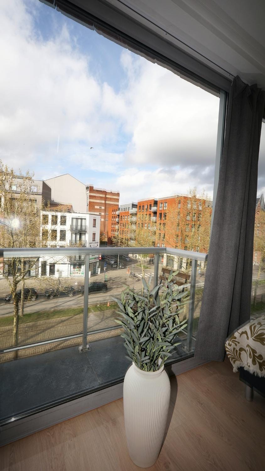 Property building, Day, View (from property/room), Balcony/Terrace, City view