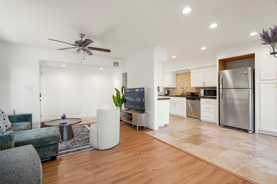 TV and multimedia, Kitchen or kitchenette, Living room