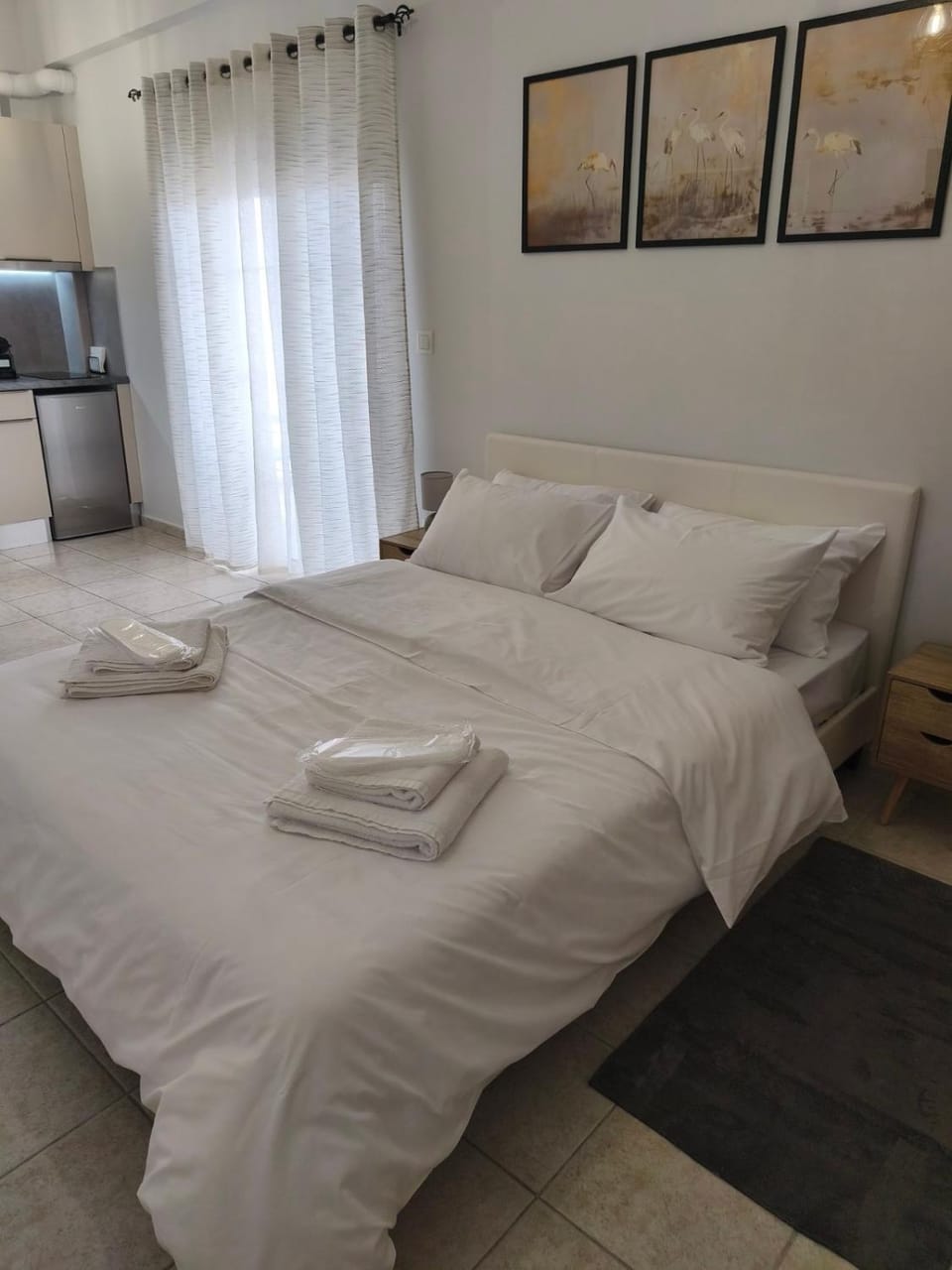 Bed, towels