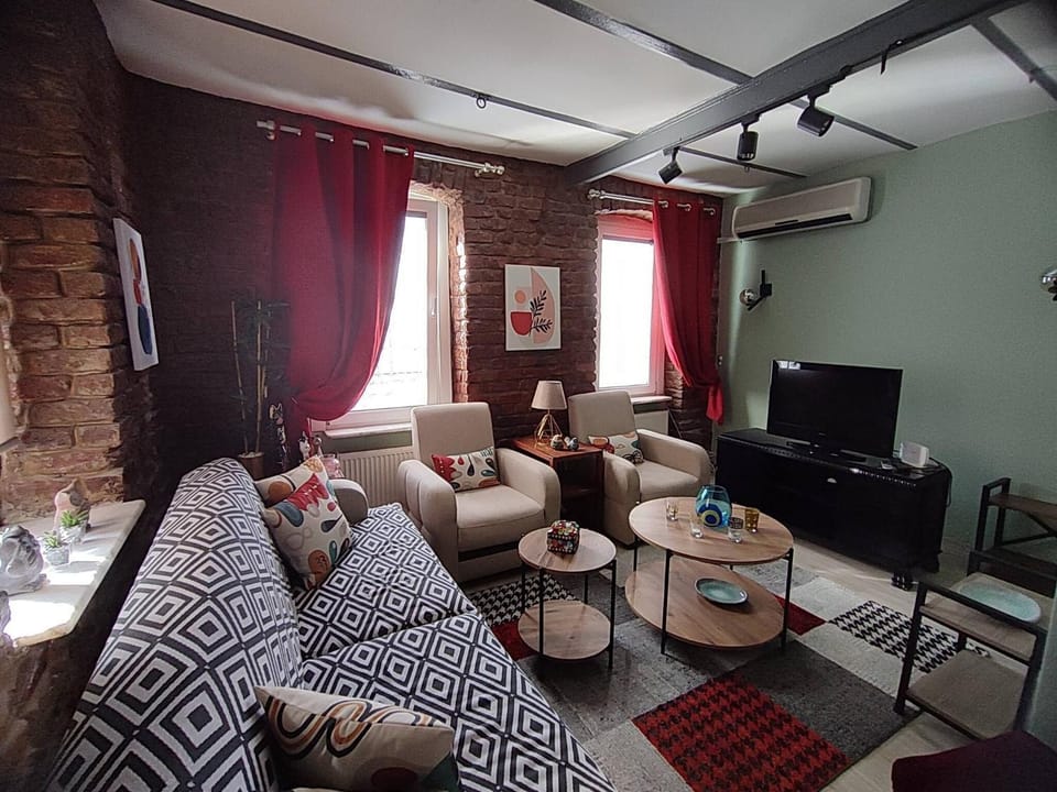Communal lounge/ TV room, TV and multimedia, Living room