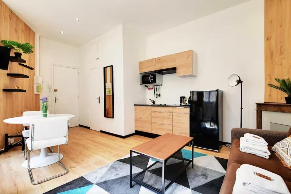 Charming AC Studio 2 Guests La Villette Apartment in Pantin