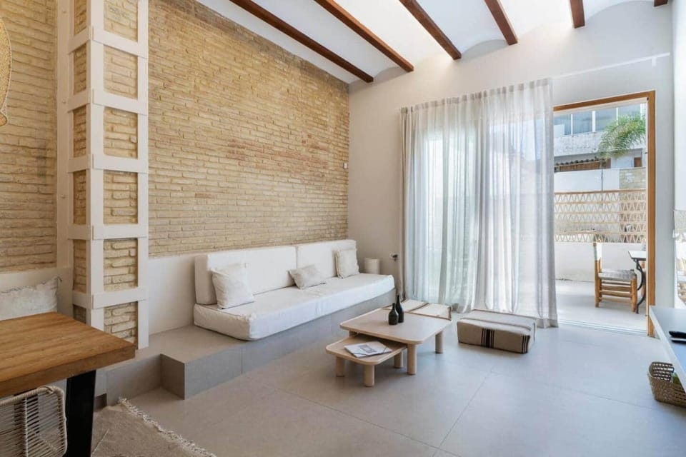 Patio, Living room